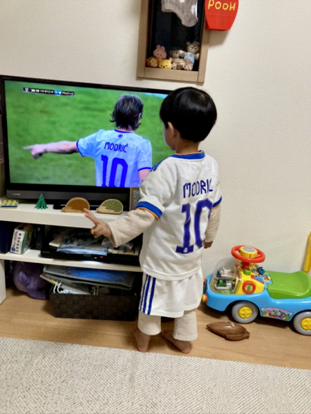 スペインサッカーの観戦は毎週欠かしません。今では息子も一緒に夢中になって応援しています。