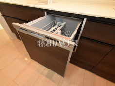 A号棟　ビルトイン食洗機【武蔵村山市伊奈平１丁目】
ビルトイン食洗機は毎日の家事を軽減させてくれます。またワークトップも広々使え機能性も向上します。　
