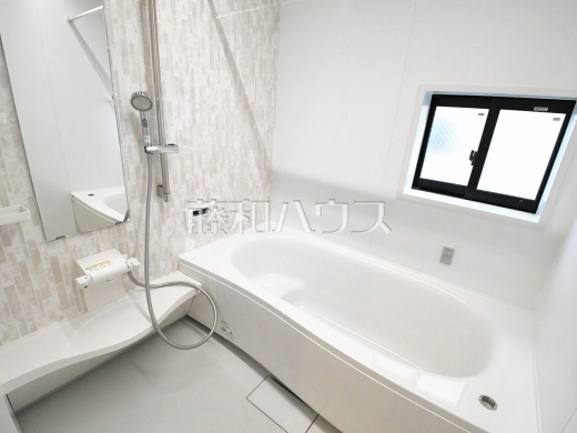 1号棟　浴室　 白を基調とした清潔感あふれるバスルームです 【清瀬市下清戸５丁目】