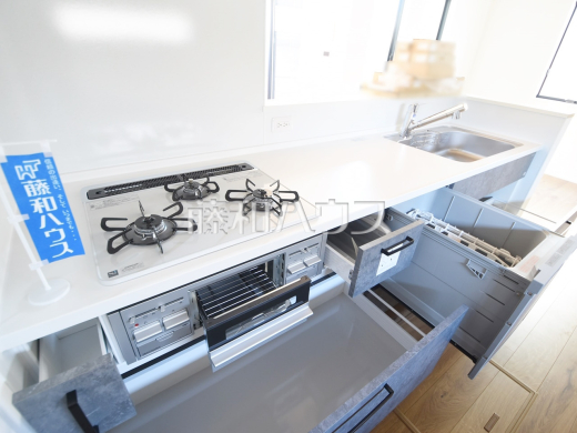 3号棟　ビルトイン食洗機　【世田谷区宇奈根２丁目】
　ビルトイン食洗機は毎日の家事を軽減させてくれます。またワークトップも広々使え機能性も向上します。　