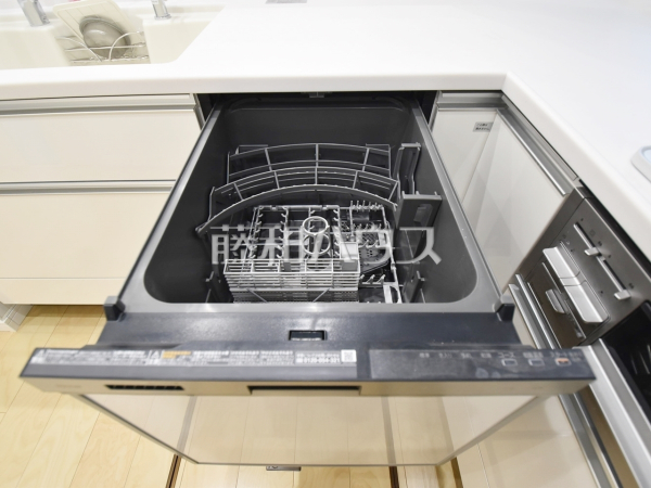 A号棟　キッチンには家事時間を短縮する食洗機付き。　【練馬区下石神井６丁目】