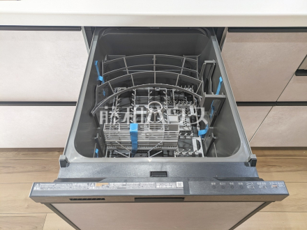 5号棟　ビルトイン食洗機　【調布市飛田給３丁目】
　ビルトイン食洗機は毎日の家事を軽減させてくれます。またワークトップも広々使え機能性も向上します。　／撮影日2024/01/06