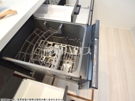 キッチンには家事時間を短縮する食洗機付き。　【練馬区大泉町３丁目】／撮影日2024/03/14