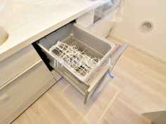 ビルトイン食洗機　【昭島市緑町５丁目】
ビルトイン食洗機は毎日の家事を軽減させてくれます。またワークトップも広々使え機能性も向上します。　