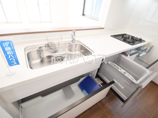 A号棟　ビルトイン食洗機　【府中市新町２丁目】
　ビルトイン食洗機は毎日の家事を軽減させてくれます。またワークトップも広々使え機能性も向上します。　