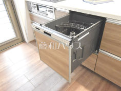 食洗機　【小平市仲町】 キッチンにはエコと家事時間短縮、一石二鳥の食洗機付です。 