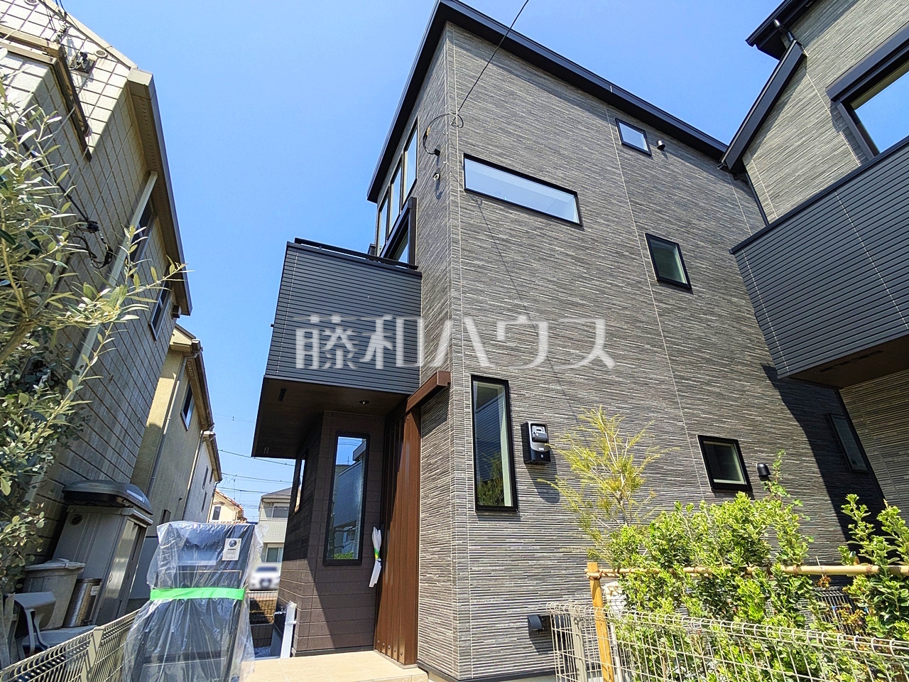 B号棟　外観　【三鷹市上連雀６丁目】
スタイリッシュな外観に仕上がっております。　／撮影日：2025年4月12日