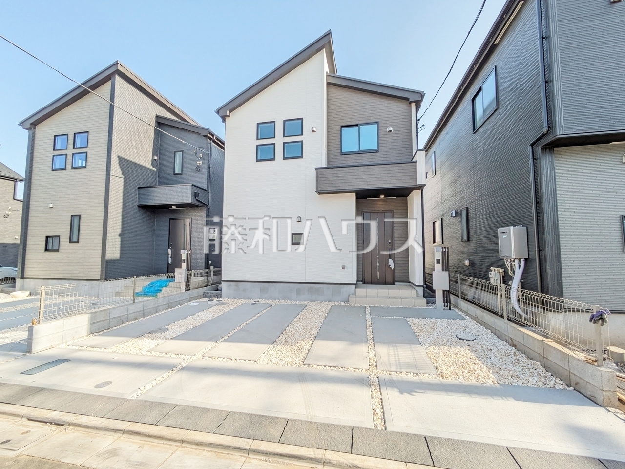７号棟(モデル棟)　外観　【小平市小川町１丁目】
見学はしたいけど、なかなか時間が取れない…そんな方に出勤前や仕事終わりにマイホームを見学できるサポートをいたします。　／撮影日：2025年4月21日