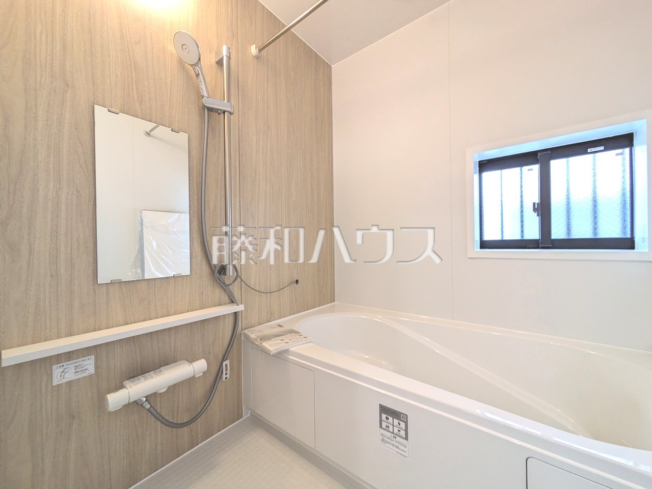 浴室　【日野市東平山２丁目】
ゆったり寛げる1坪タイプのユニットバスで、疲れたからだを癒してあげて下さい。　／撮影日：2025年6月28日