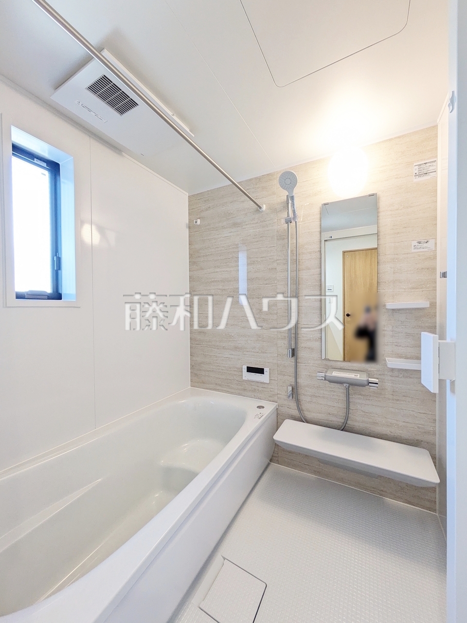 浴室 【東村山市廻田町3丁目】
落ち着いた色合いで疲れたからだを癒す、贅沢なくつろぎ空間です。/撮影日:2025年11月10日