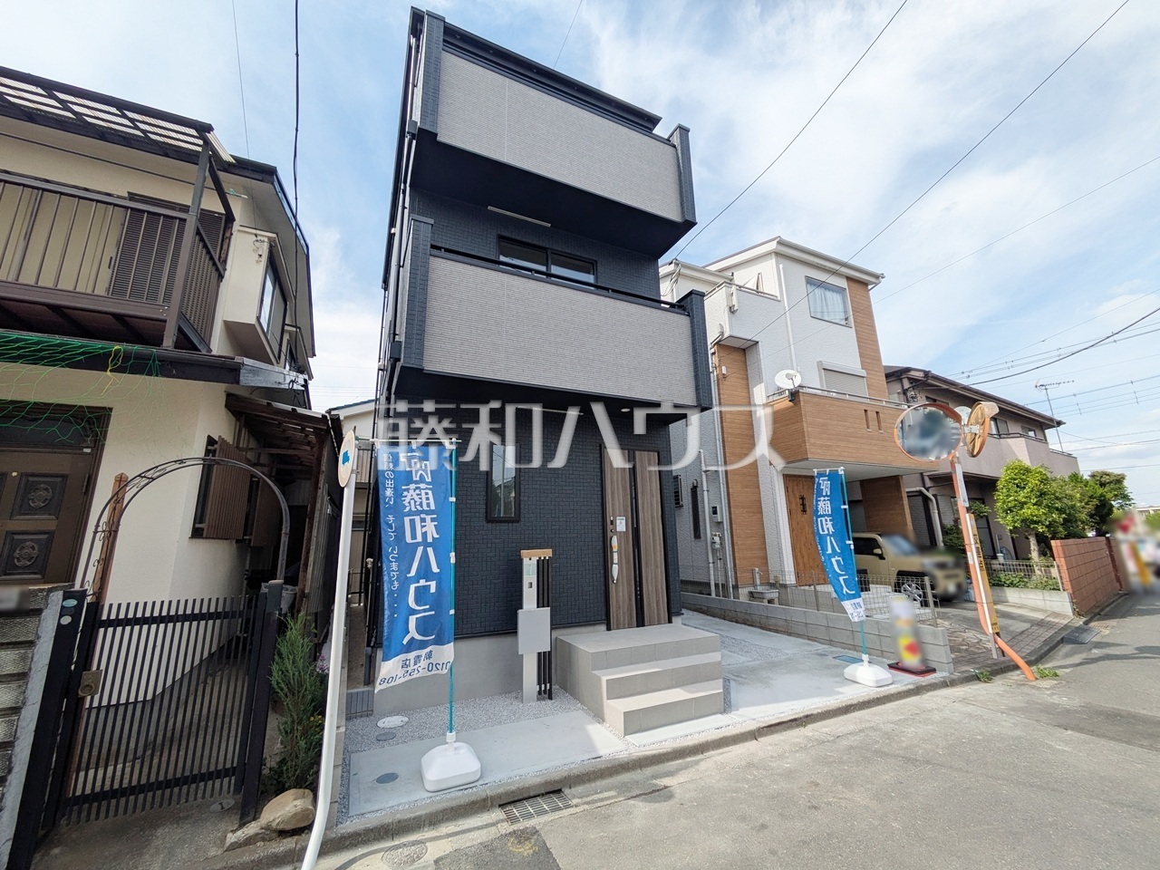 家族が揃って食事できるゆとりある大きさの南向きLDK約16.12帖　【新座市石神３丁目】／撮影日：2025年5月15日
