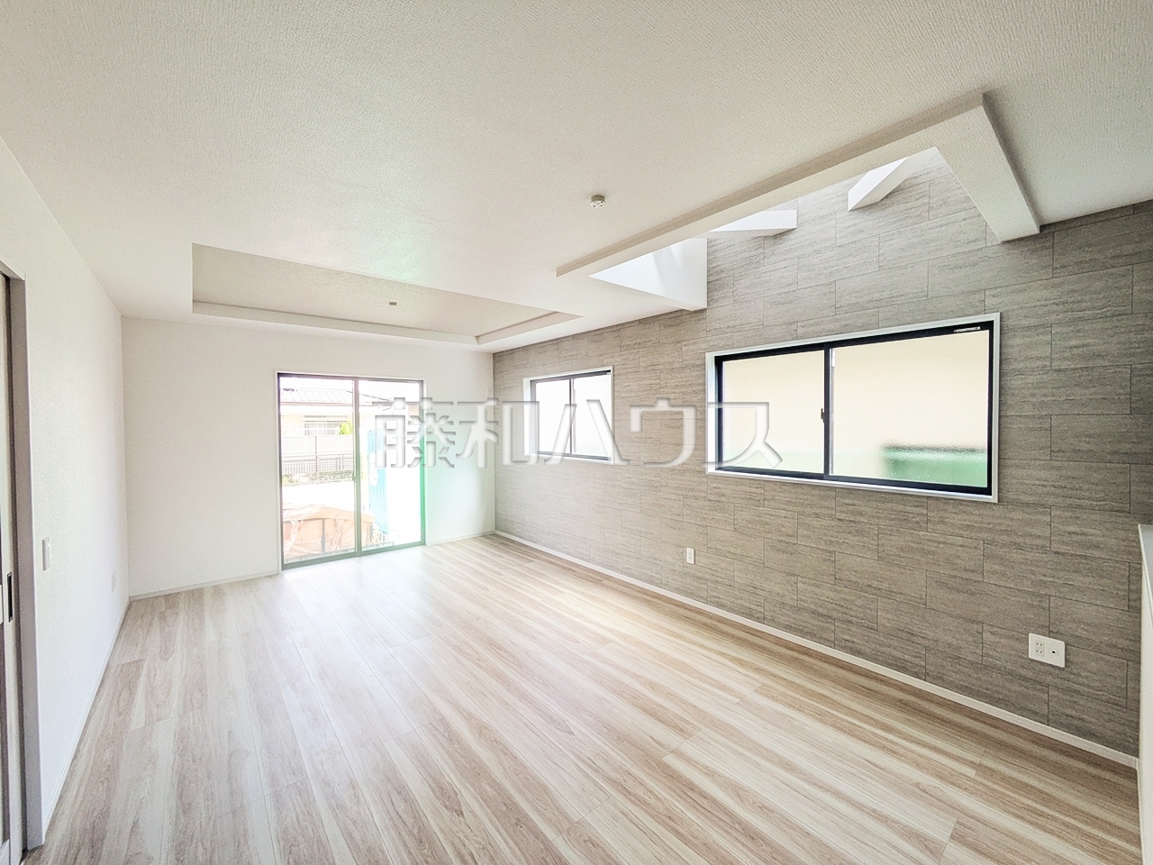 リビング 【福岡市西区石丸3丁目】/撮影日:2025年11月1日