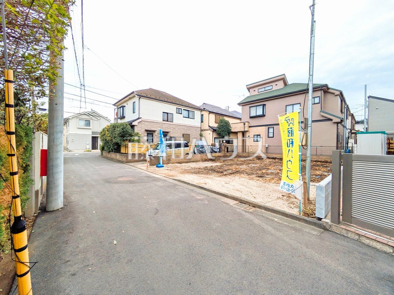 接道状況および現場風景 【東久留米市氷川台2丁目】ぜひ実物をご覧いただきたく思います。喜んでご案内いたしますのでお気軽にお問合せ下さい。/撮影日:2025年10月31日