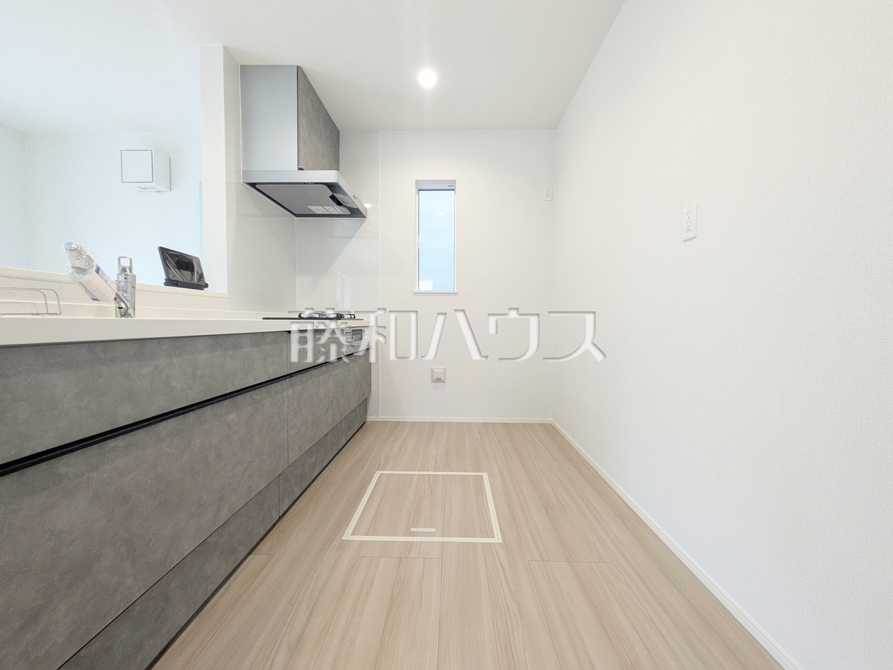 会話の弾む対面キッチンは自然とご家族の中心に。家族団らんの時間が増えることでしょう。 【新座市道場1丁目】/撮影日:2026年3月19日