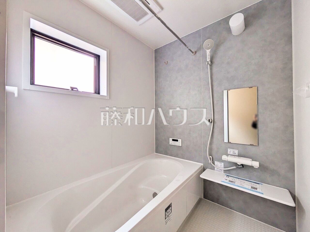 「1日の疲れをリセット」足を伸ばしてゆったり潤う1坪バスルーム
浴室 【新座市新堀1丁目】/撮影日:2026年5月22日