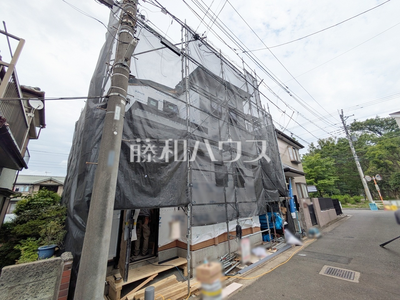 リビングイン階段で自然と家族が集う憩の空間になります。 【新座市西堀2丁目】/撮影日:2026年5月8日