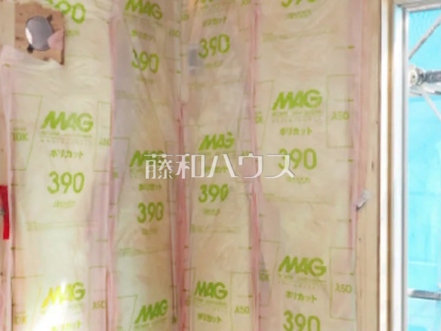厚さ100mmのグラスウール断熱材を採用