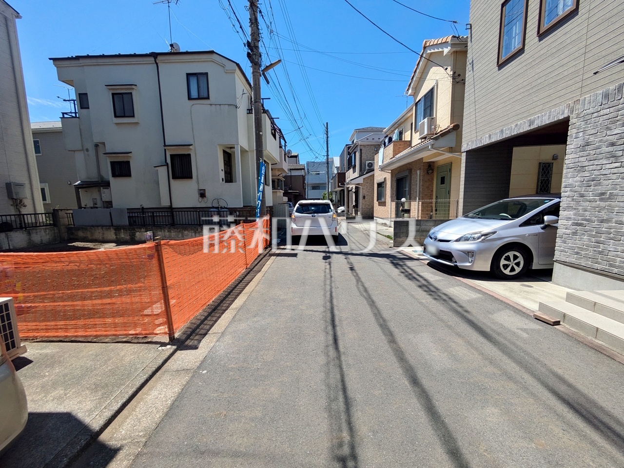 周辺は落ち着いた雰囲気の住宅地です。小さなお子様がいるご家庭も安心です。 【朝霞市膝折町2丁目】/撮影日:2026年5月5日