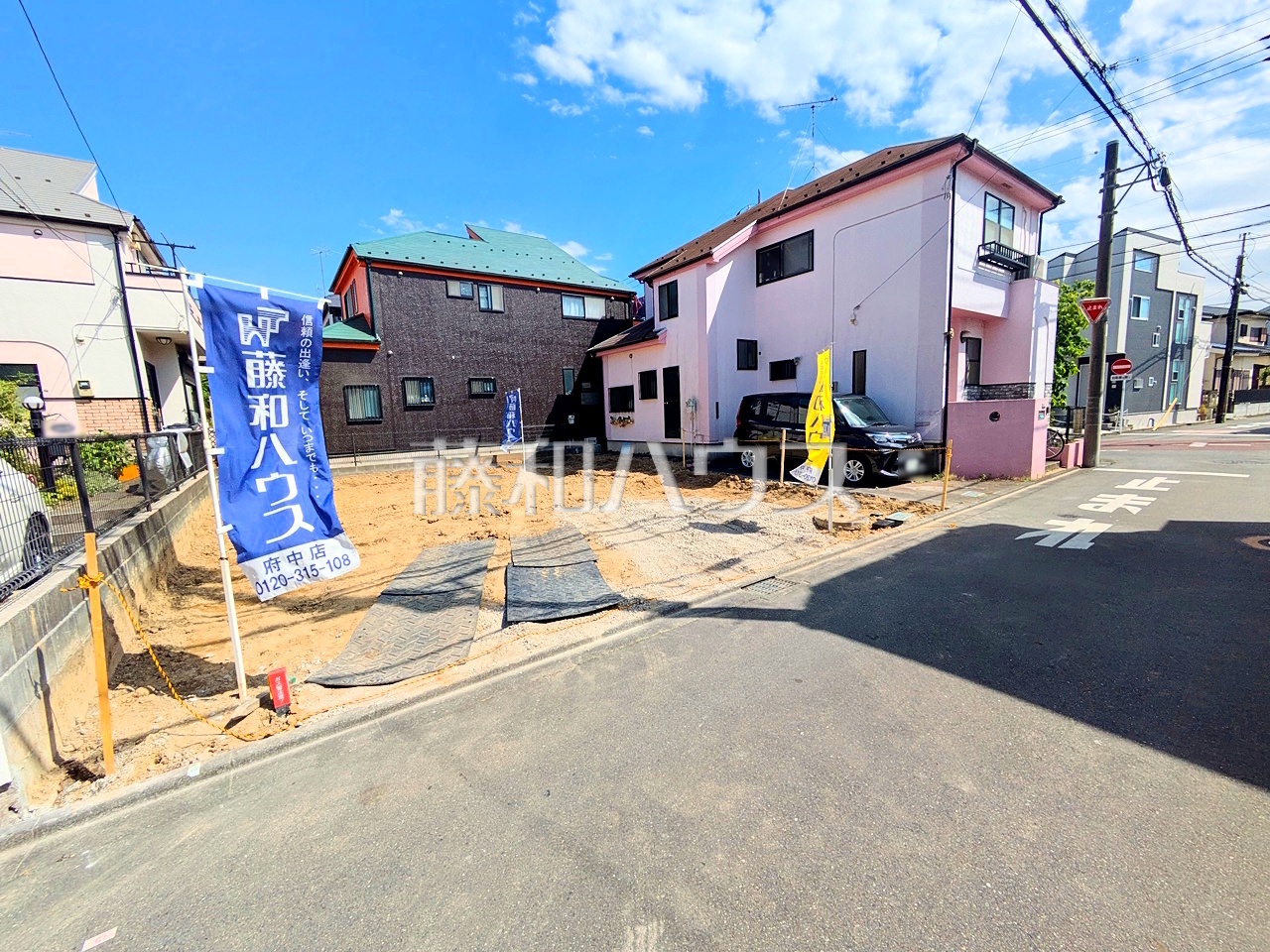 ≪接道状況≫大きなソファーを置いても圧迫感がない約16.25帖の広々LDKプラン! 【府中市四谷1丁目】/撮影日:2026年5月29日