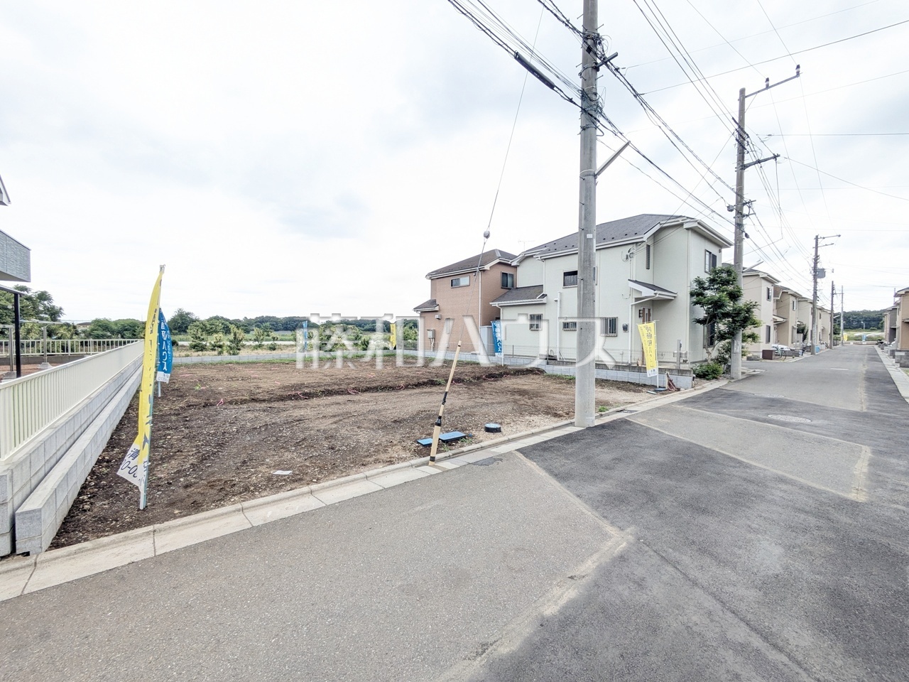 家族の成長を見守る。5m公道に面した解放感と陽だまりの区画。
【1期】接道状況および現場風景 【清瀬市下清戸1丁目】/撮影日:2026年6月5日