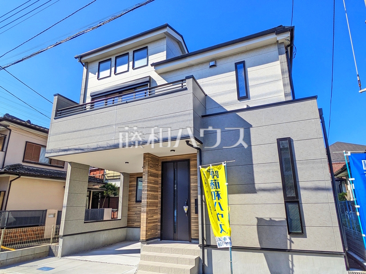 外観 玄関部にアクセント色を使用し、メリハリのある外観デザインとなっております。 【国分寺市富士本1丁目】/撮影日:2026年10月9日