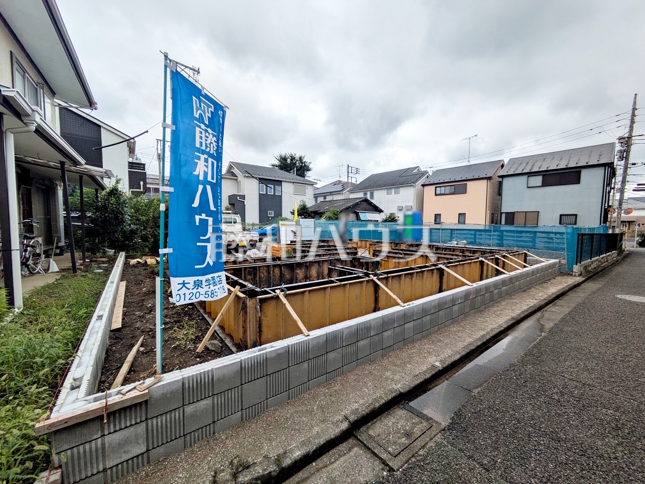 外観 まだまだ建築中ですが、ぜひ現地をご覧になりませんか?基礎・上棟の状態は建築中にしかご覧になれません! 【練馬区三原台1丁目】/撮影日:2026年9月12日