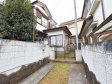 現地写真(現況：古屋有)　【新座市片山３丁目】 平日のご案内も可能です。まずはお気軽にお問合せ下さいませ。 
