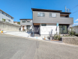 ■外観■
戸建住宅が立ち並ぶ住宅地。静かな時間の流れ。ゆっくりと傾きを変えていく陽の光が美しく清楚な家々を色鮮やかに演出してくれます。【多摩市連光寺６丁目】