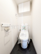 ≪トイレ≫トイレには収納完備！　　【ランドコートつつじヶ丘】