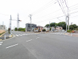 接道状況および現場風景　【立川市若葉町３丁目】周辺環境はもちろん、日当たりや設備仕様など、実際に行ってみないと分からないことも多くございます。担当がご案内いたしますので、お気軽にお問い合わせください。