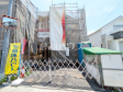 ≪2号棟　現地写真≫パントリやシューズインクロークなど収納重視の間取りです。【府中市西府町１丁目】