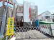 ≪2号棟　現地写真≫ 対面キッチンやリビングに階段を配置しました。いつでも家族の顔が見えるのがメリットとして喜ばれています。 【府中市西府町１丁目】
