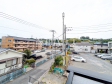 バルコニー　【稲城市矢野口】 見学はしたいけど、なかなか時間が取れない・・・そんな方に出勤前や仕事終わりにマイホームを見学できるサポートをいたします。 