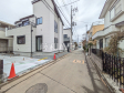 接道状況および現場風景　【国分寺市東元町１丁目】お住まい探しは、家の良し悪しだけでなく周辺環境も重要なポイントです。ぜひ一度お客様の目でご覧ください。　