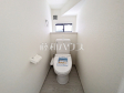 各階にトイレを設けておりますので、朝の忙しい時間などトイレの取り合いで喧嘩になることも少なそうですね。　