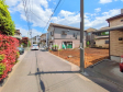 接道状況および現場風景(現況：古屋有)　【東久留米市野火止３丁目】 お住まい探しは、家の良し悪しだけでなく周辺環境も重要なポイントです。ぜひ一度お客様の目でご覧ください。 
