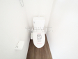 各階にトイレを設けておりますので、朝の忙しい時間などトイレの取り合いで喧嘩になることも少なそうですね。　