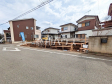 現地写真　【東村山市久米川町１丁目】 お住まい探しは、家の良し悪しだけでなく周辺環境も重要なポイントです。ぜひ一度お客様の目でご覧ください。 