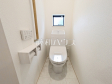 各階にトイレを設けておりますので、朝の忙しい時間などトイレの取り合いで喧嘩になることも少なそうですね。　