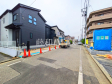 接道状況および現場風景　【小平市栄町２丁目】空間のみのこだわりだけではなく、ここに暮らす方々にとって素敵な環境や快適な暮らしを実現します。