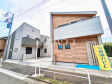 ≪現地外観≫ 堂々完成、いつでもご内覧いただけます！ 『多磨霊園』駅より徒歩10分、この恵まれたロケーションによる幸福感は、毎朝の通勤時にしっかりと感じられるのではないでしょうか。
