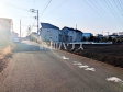 接道状況および現場風景　【日野市東平山３丁目】
前面道路も幅員広くお車の出庫もらくらくです。