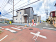 接道状況および現場風景　【所沢市上新井５丁目】 堂々完成、いつでもご内覧いただけます！ぜひ実物をご覧いただきたく思います。喜んでご案内いたしますのでお気軽にお問合せ下さい。 
