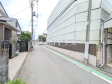 接道状況および現場風景　【国分寺市戸倉１丁目】ご家族ぞれぞれの思い出と、どこまでも広がる空を独り占め！暖かな光に包まれ四季折々の風を感じる、幸せの空間がここに。