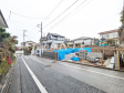 接道状況および現場風景　【八王子市片倉町】 建物のプレゼンをさせていただきますので、実際の完成イメージを思い描いていただくことができます。お気軽にお問合せ下さい。 