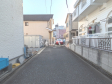接道状況および現場風景
大きな道路から奥まった住まいは、車や人通りも気にならずプライバシーの確保された住空間を保つことができます。 　【西東京市谷戸町３丁目】