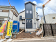 ≪現地外観≫モノトーンを中心とした配色の現代的なデザイン。直線的ですっきりとしたスクエアなデザインが、お客様のお住まいを都会的に印象づけます。　　【調布市菊野台３丁目】
