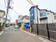 ≪接道状況≫周辺は落ち着いた雰囲気の住宅地です。小さなお子様がいるご家庭も安心です。 　【調布市菊野台３丁目】