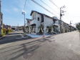 接道状況および現場風景　【小金井市桜町１丁目】お住まい探しは、家の良し悪しだけでなく周辺環境も重要なポイントです。ぜひ一度お客様の目でご覧ください。　
