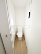 1号棟　トイレはウォッシュレット付き、窓を設けた明るい空間で換気も可能　【練馬区貫井４丁目】